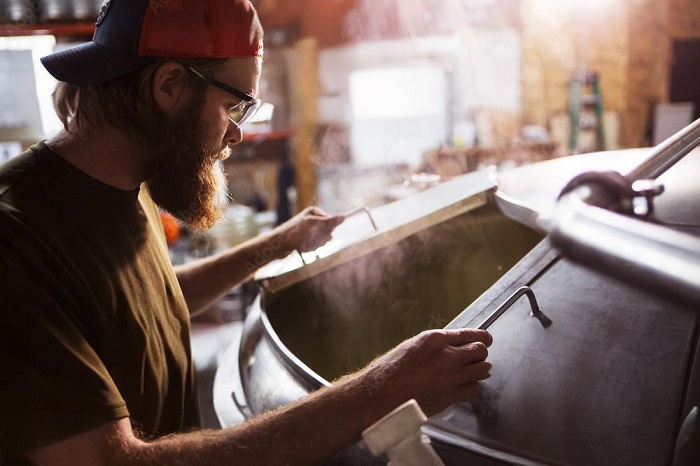 啤酒廠自動(dòng)化的時(shí)代背景下，釀造工人該何去何從？